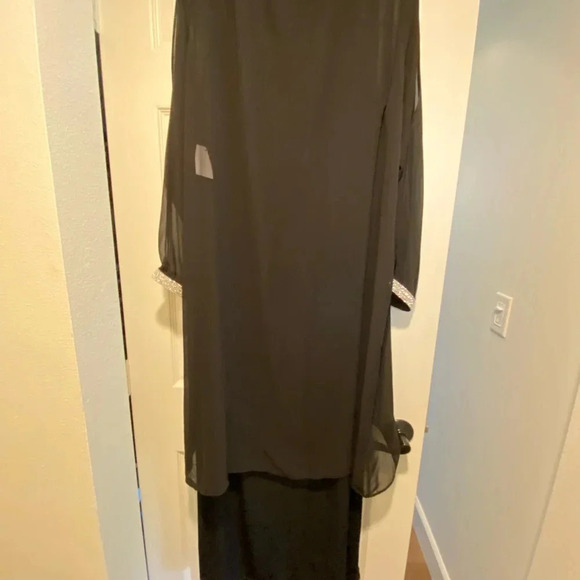 Women Formal Black Maxi Rhinestone Accent Full Coverage Cold Shoulder New XL-2XL - Picture 7 of 12